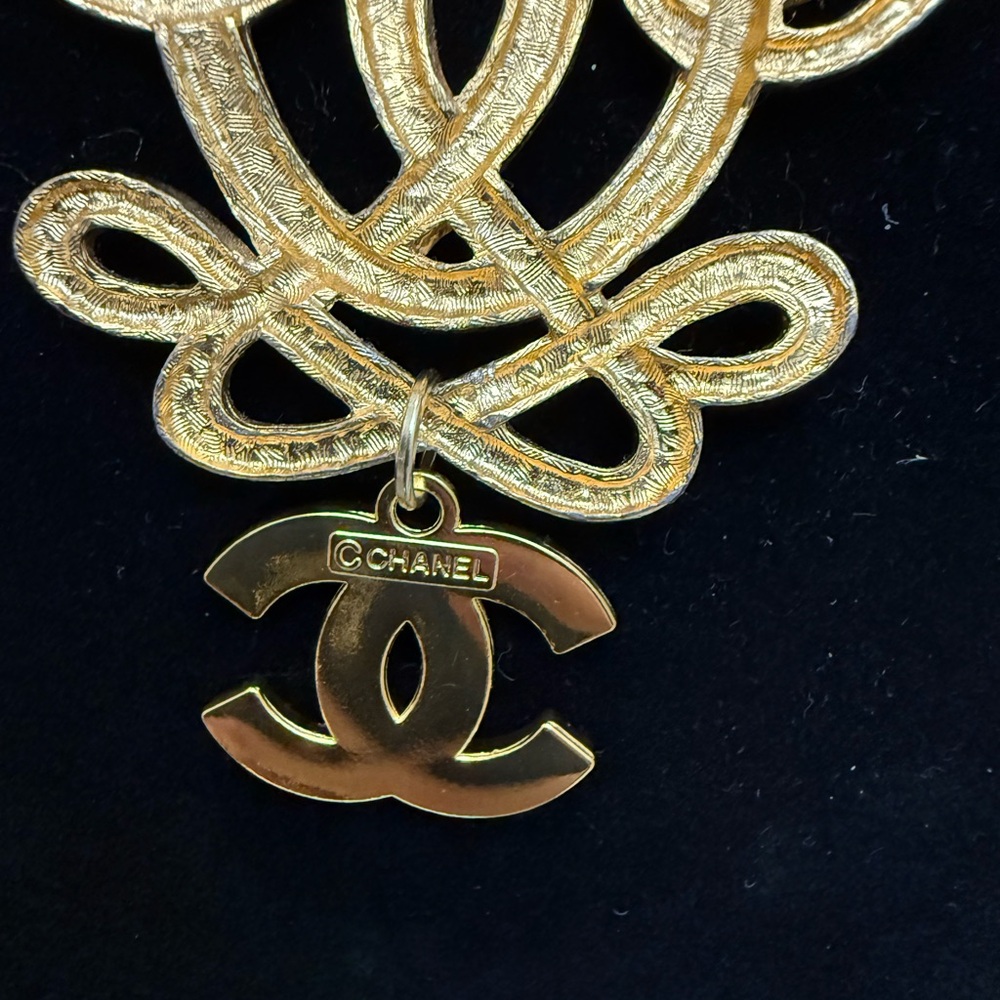 Vintage Avon Gold Tone Jewelry Set - Picture 5 of 8